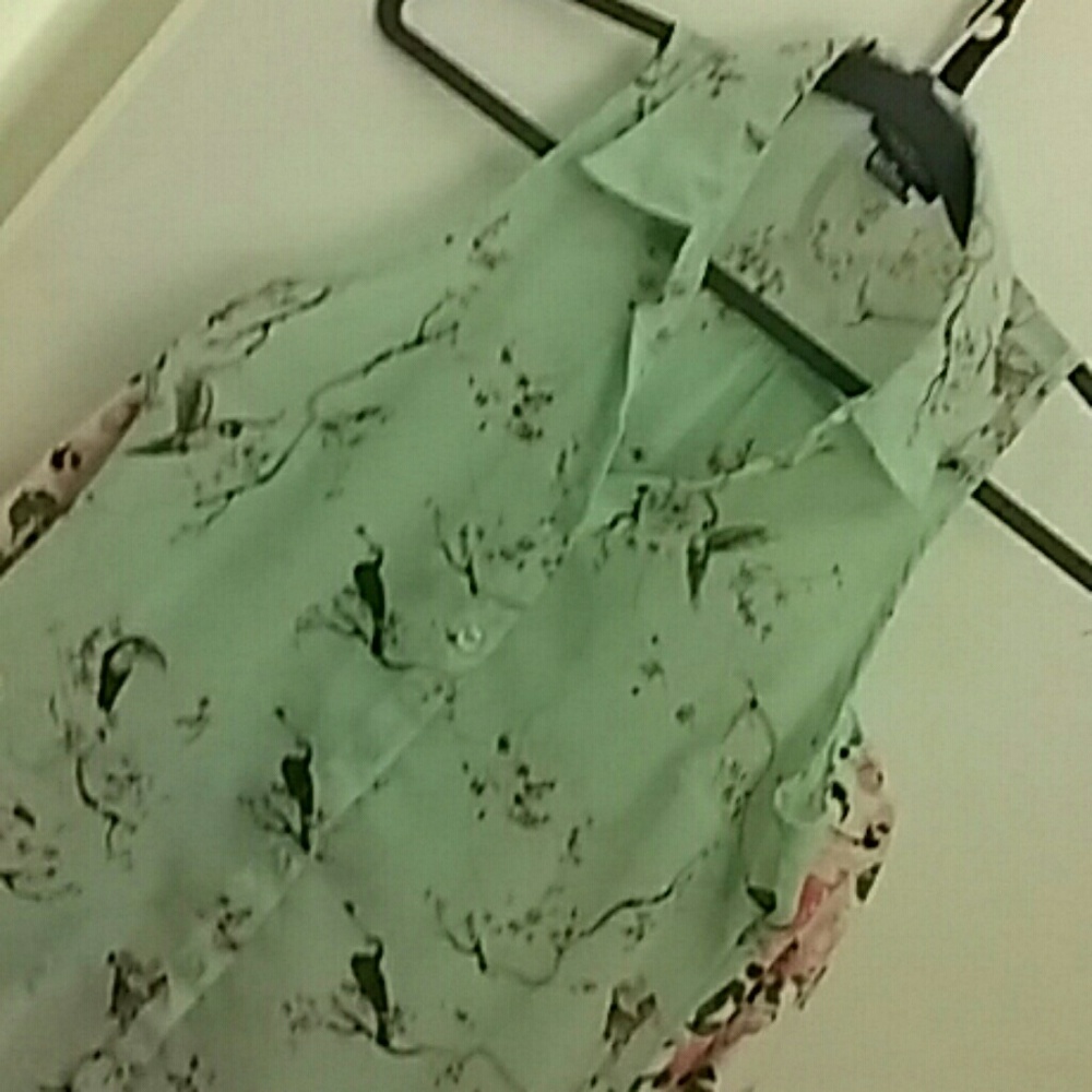 Beautifull soft sleeveles blouse